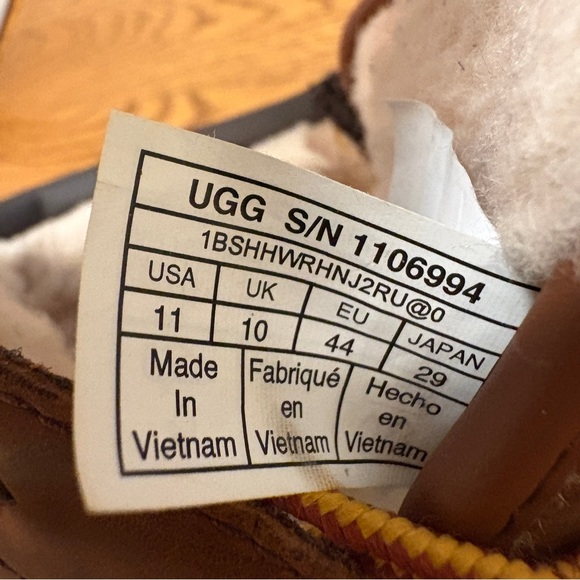 UGG Men's Neumel Chestnut Leather Boots - Picture 7 of 8